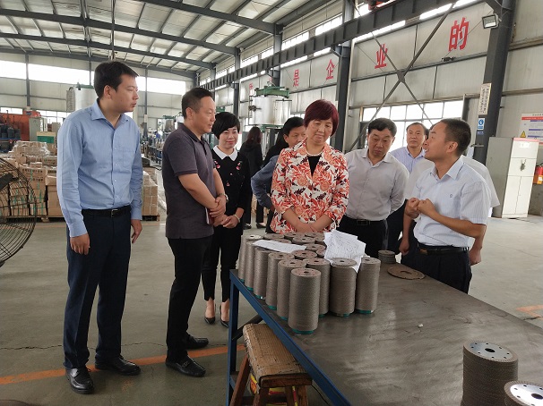 省人大常委會(huì)常務(wù)副主任、黨組書記王玲一行來(lái)湖北昌利公司視察